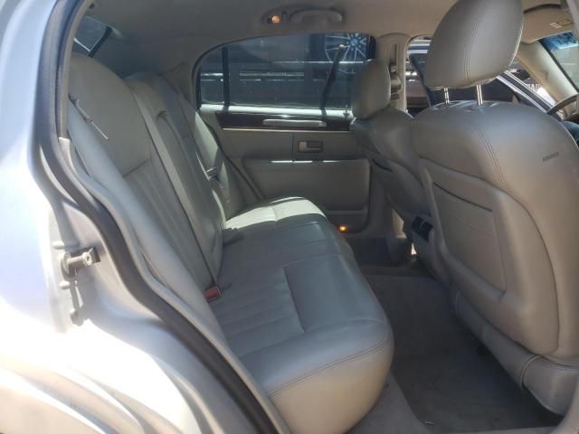 2004 Lincoln Town Car Executive