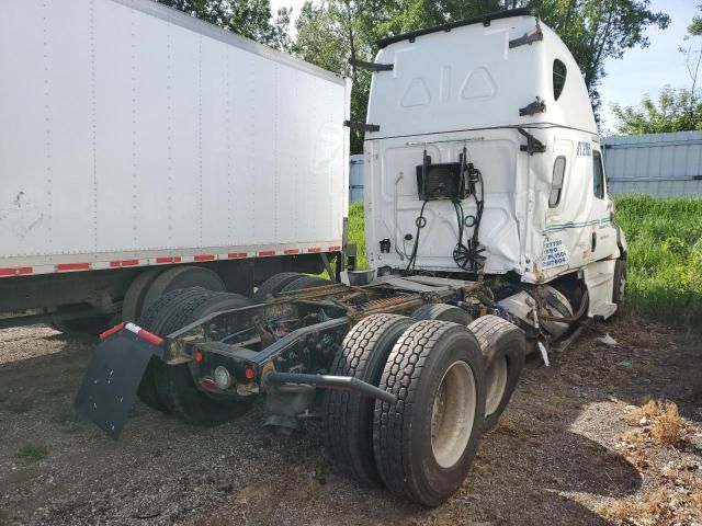 2020 Freightliner Cascadia 126