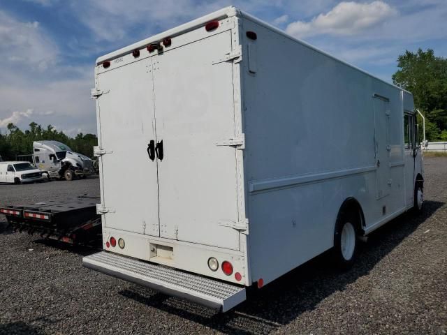 2000 Freightliner Chassis M Line WALK-IN Van