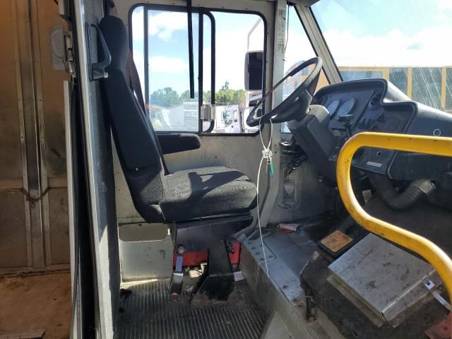 2005 Freightliner Chassis M Line WALK-IN Van