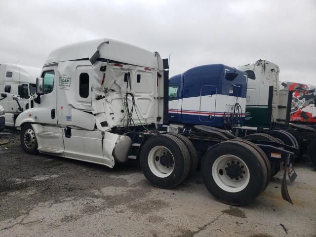 2016 Freightliner Cascadia 113