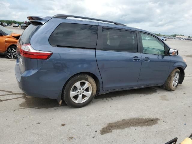 2016 Toyota Sienna LE