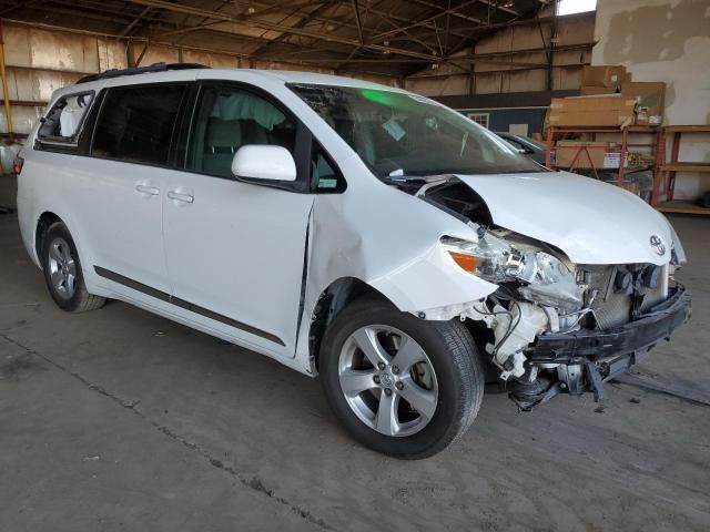 2016 Toyota Sienna LE