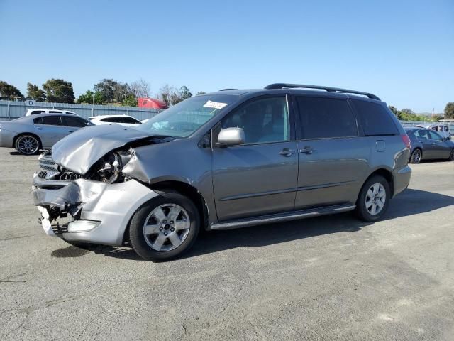 2004 Toyota Sienna XLE