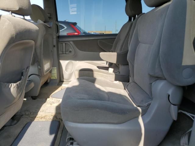 2005 Toyota Sienna CE