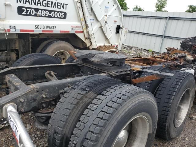 1999 Freightliner Conventional FLC120