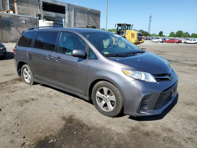 2019 Toyota Sienna LE