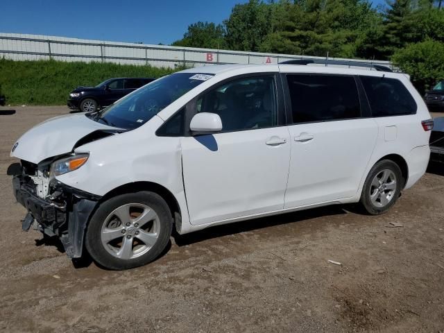 2016 Toyota Sienna LE