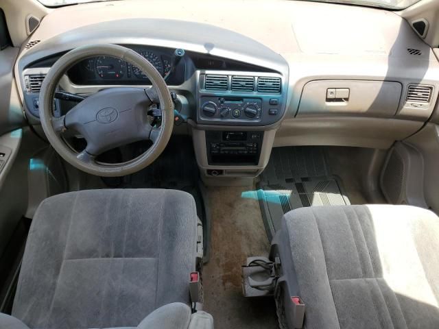 1998 Toyota Sienna LE