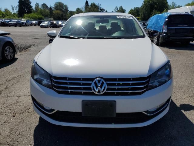 2012 Volkswagen Passat SEL