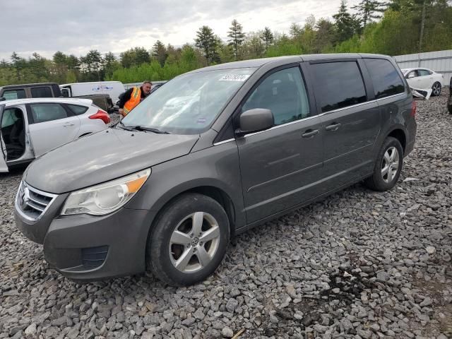 2010 Volkswagen Routan SE