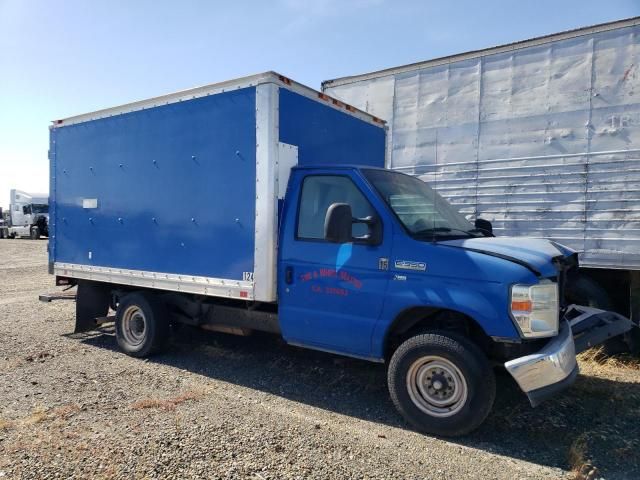 2011 Ford Econoline E350 Super Duty Cutaway Van