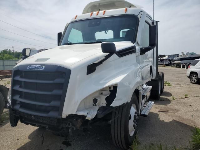 2021 Freightliner Cascadia 126