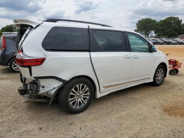 2020 Toyota Sienna XLE