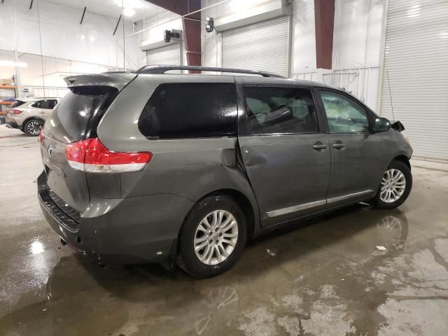 2012 Toyota Sienna XLE