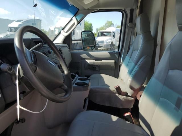 2015 Ford Econoline E350 Super Duty Cutaway Van