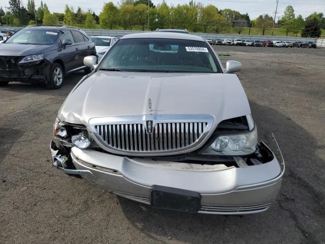 2011 Lincoln Town Car Signature Limited