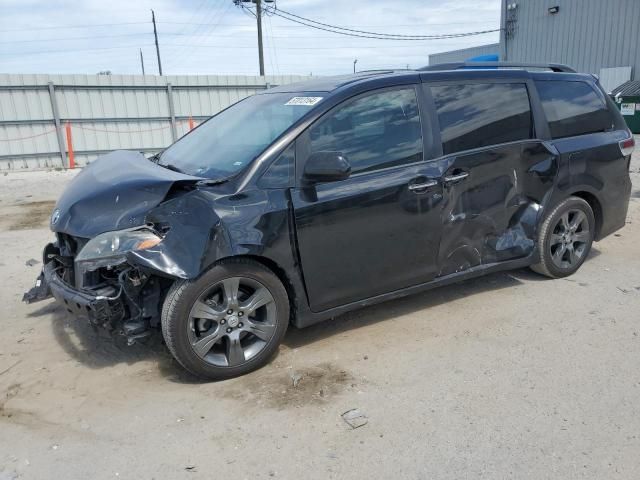 2016 Toyota Sienna SE