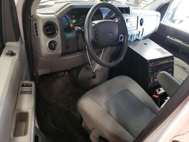 2014 Ford Econoline E350 Super Duty Cutaway Van