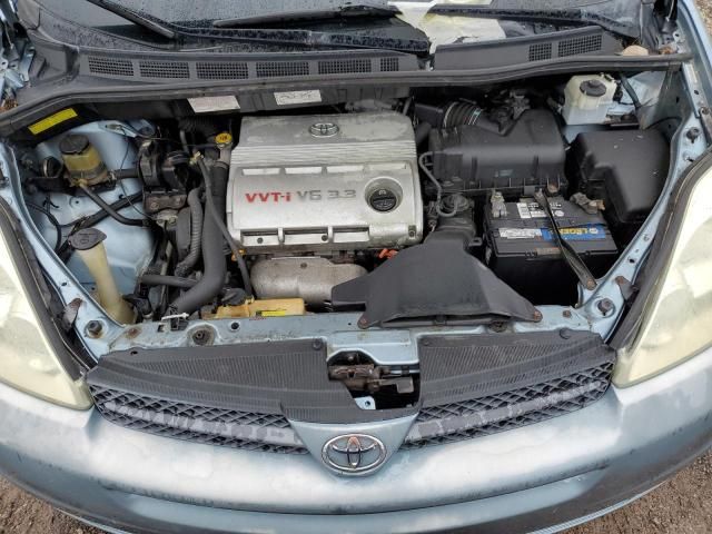 2004 Toyota Sienna XLE