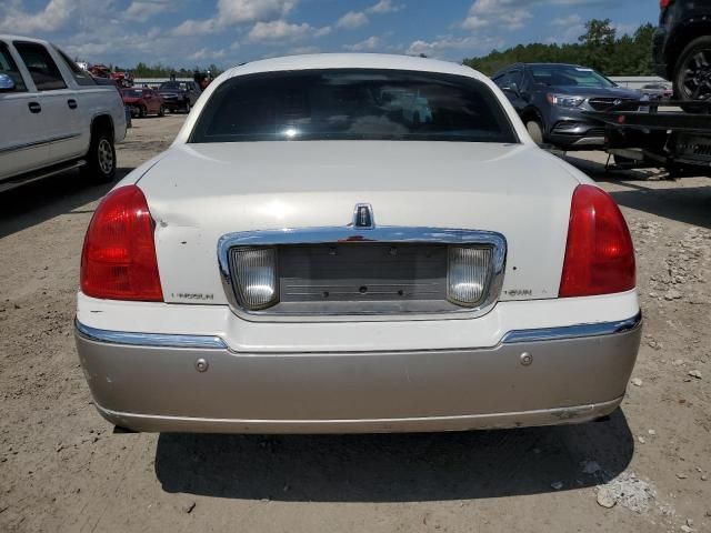 2003 Lincoln Town Car Signature