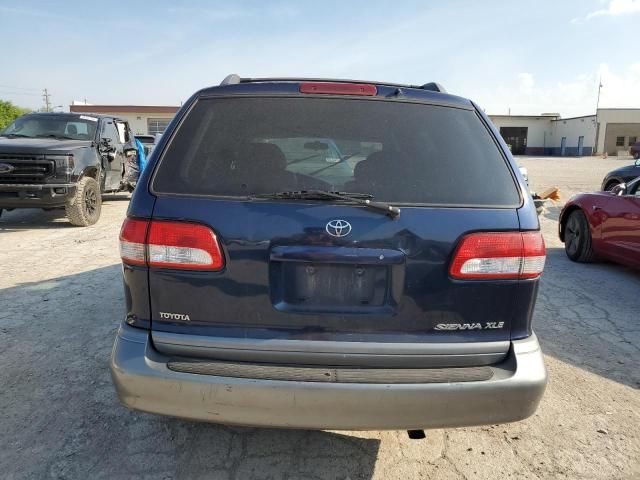 2001 Toyota Sienna LE