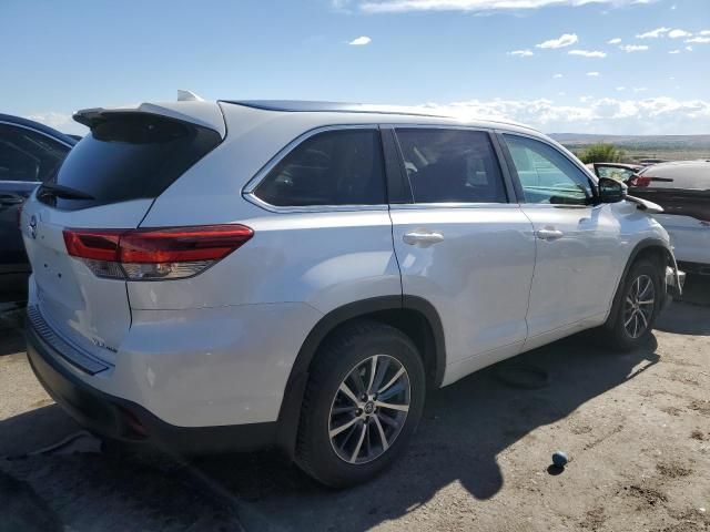 2017 Toyota Highlander SE