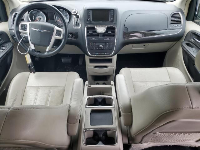 2014 Chrysler Town & Country Touring L