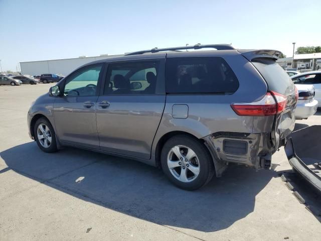 2016 Toyota Sienna LE