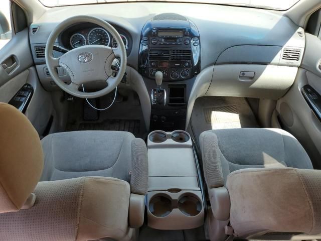 2004 Toyota Sienna CE