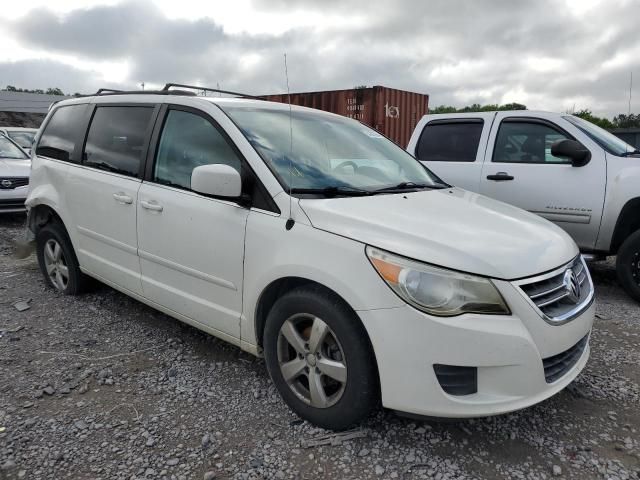 2011 Volkswagen Routan SE