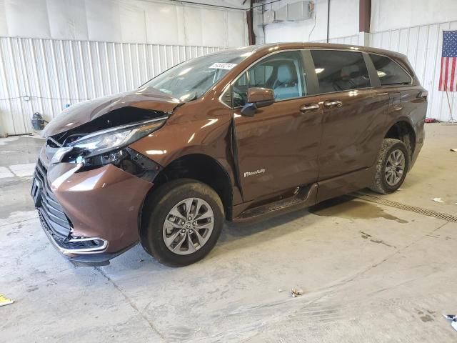 2023 Toyota Sienna XLE