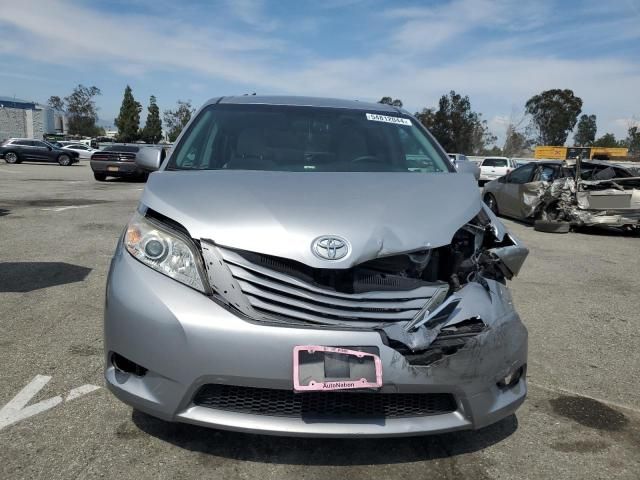 2017 Toyota Sienna LE