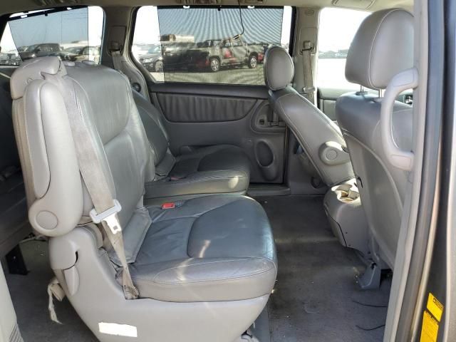 2004 Toyota Sienna XLE