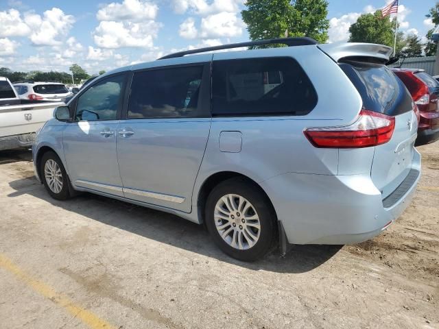 2017 Toyota Sienna XLE