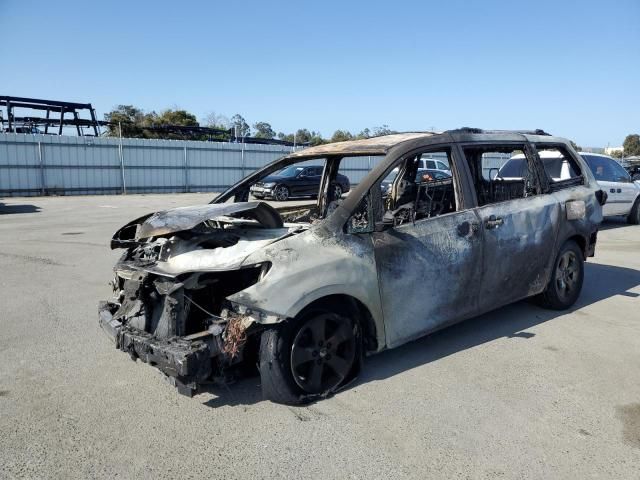 2019 Toyota Sienna LE