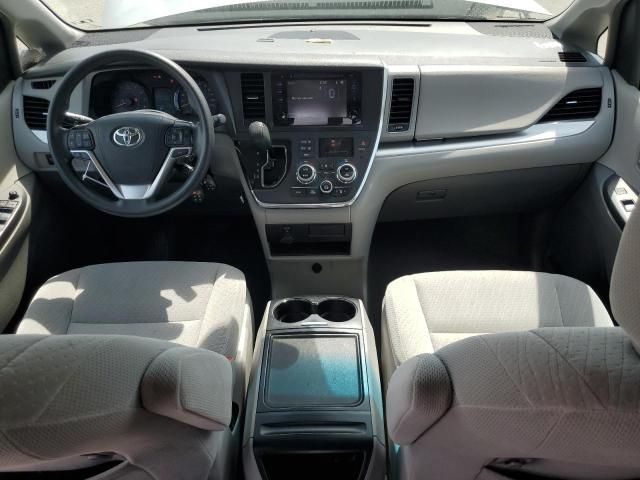 2017 Toyota Sienna LE