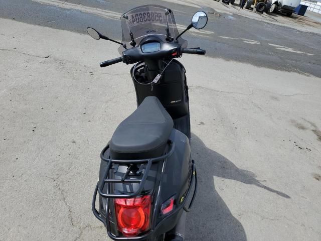 2022 Vespa GTS 300