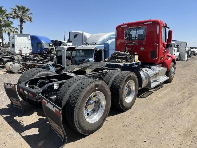 2017 Peterbilt 579