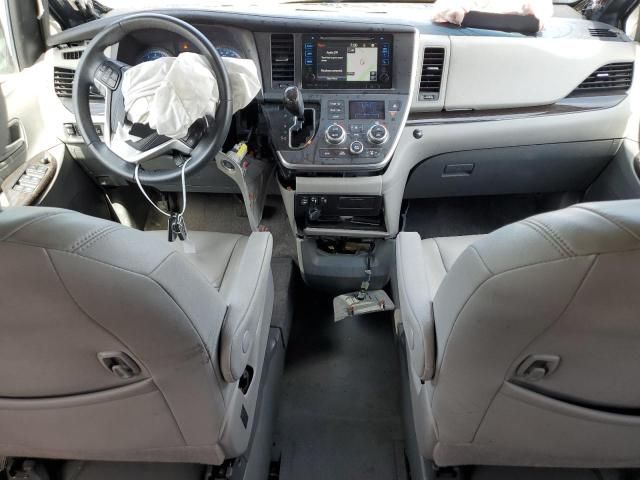 2017 Toyota Sienna XLE