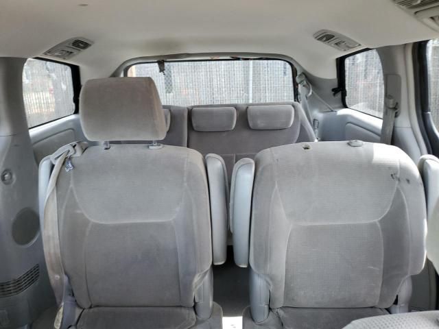 2004 Toyota Sienna CE