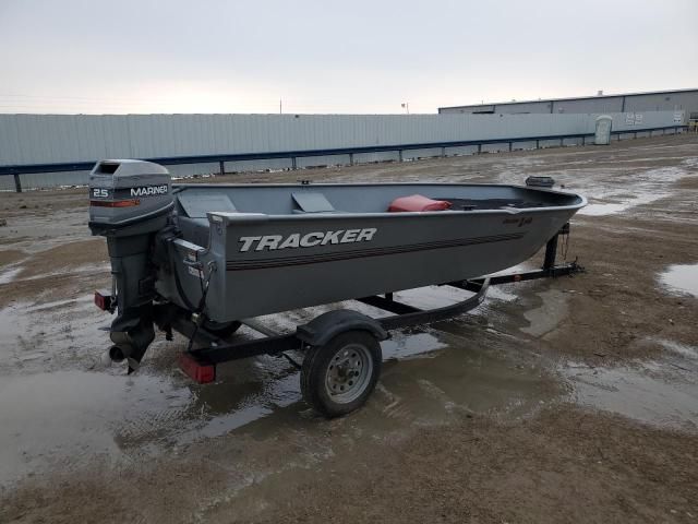 2015 Tracker Boat