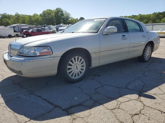 2005 Lincoln Town Car Signature Limited