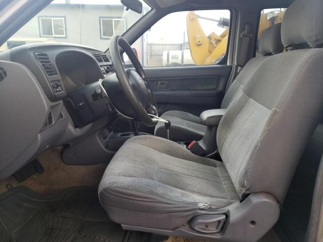 2000 Nissan Frontier Crew Cab XE