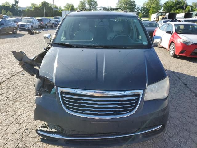 2014 Chrysler Town & Country Touring L