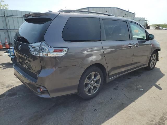 2019 Toyota Sienna SE