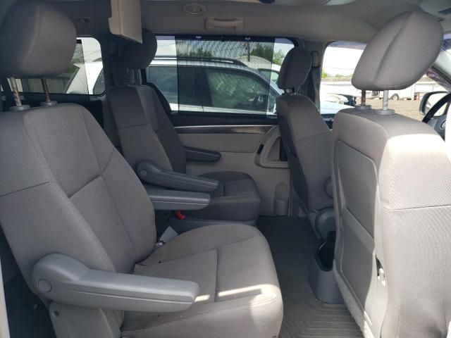 2009 Volkswagen Routan SE