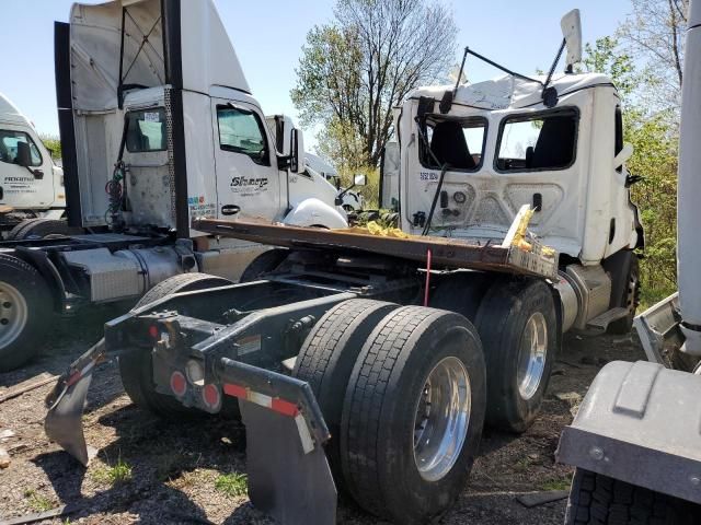 2022 Freightliner Cascadia 116