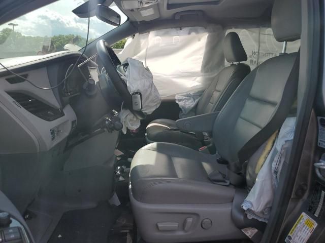 2019 Toyota Sienna XLE