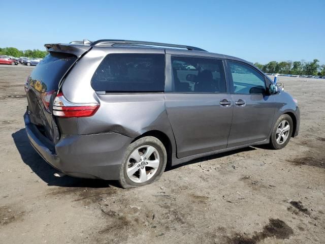 2019 Toyota Sienna LE